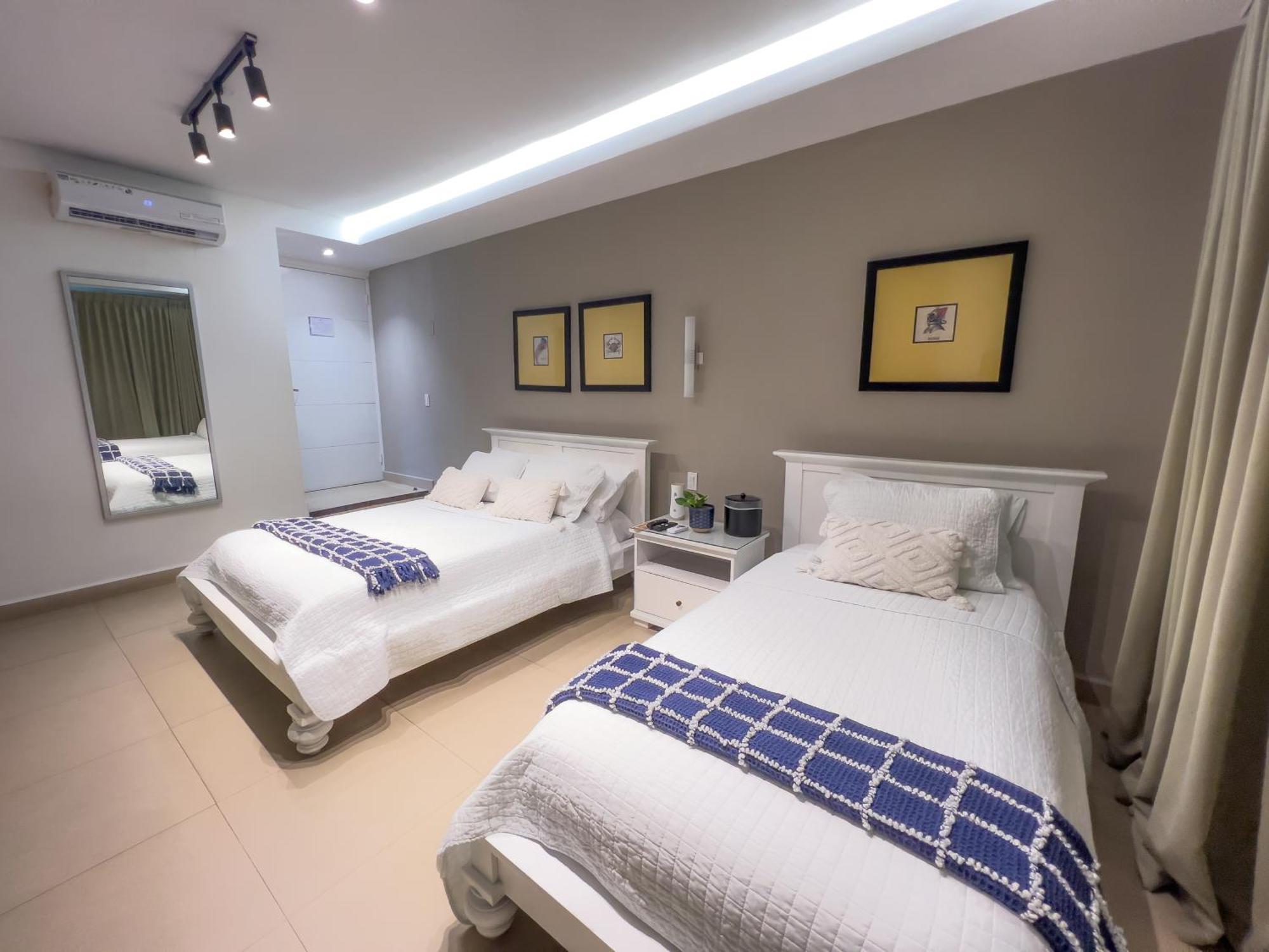 Marina Hotel At Shelter Bay Колон Экстерьер фото