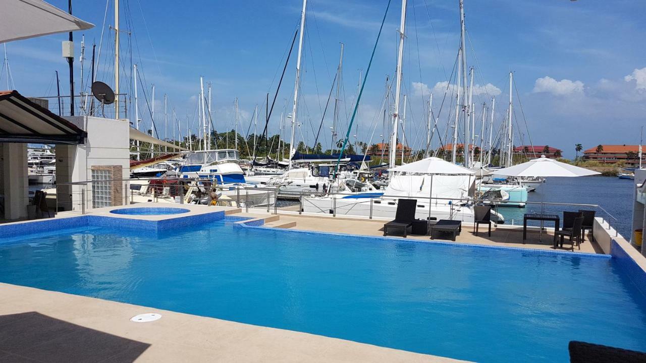 Marina Hotel At Shelter Bay Колон Экстерьер фото